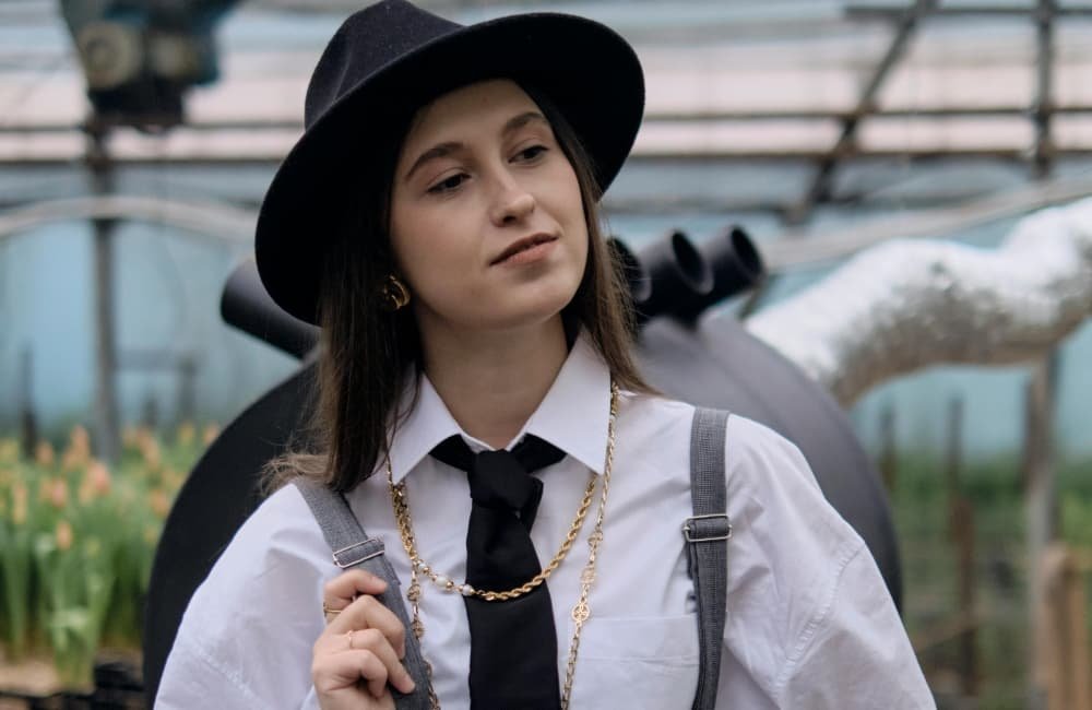Stylish Ways to Wear Chains in Japan